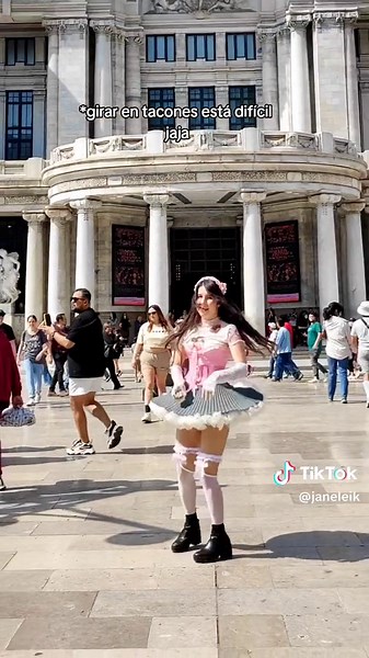 El baile Imposible de Hatsune Miku en Público!!!
