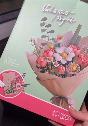 Such a fun activity to do by yourself or with the kids 🌸 Build your own flower bouquet piece by piece and end up with decor that lasts forever. Creative, relaxing, and actually cute enough to display.#buildingblockflowers #familyactivity #buildingblocks #giftidea #flowers