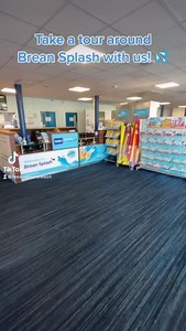 Welcome to Brean Splash Waterpark! Let’s look around 👋🏻💦 Don’t forget, stay with us and you’ll get half-price on admission during your holiday! If you just fancy a swim, indoor Splash features a 25m six-lane pool with the water heated to around 30 degrees, and the constant depth of 1.2m ensures it’s toddler and small child-friendly. Indoor Splash is open all year round. Also indoors is a shallow baby pool and the disco and rainbow rings waterslides for over 8’s. 📍Located at Brean Leisure Par