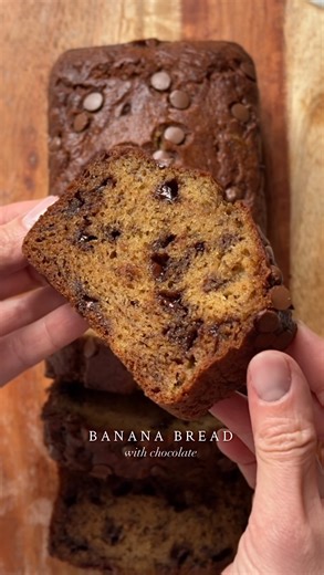 Natalia | Pastry Chef | Шеф-кондитер 🇺🇦 on Instagram: "🇺🇦🇬🇧recipe 👇 🍌 Banan bread — simple, but absolutely delicious 🍌 This banana cake is moist, fragrant, and perfectly tender. The best way to use up ripe or overripe bananas. 🧾 Ingredients: Bananas — 2 Eggs — 2 Sugar — 100 g Butter — 120 g (melted) Flour — 150 g Baking powder — 1 tsp Chocolate — 100 g (chopped) A pinch of salt 🥄 Method: •Preheat the oven to 180°C. Grease or line a loaf tin with parchment paper. •Mash the bananas with