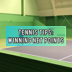 How To Win Net Points 🎾 👉 Many players lose points at the net because they transition poorly 👉 The best players close down on the net extremely quickly and effectively 👉 They do this by using the ideal footwork patterns, stances and leaning into their approach shots 👉 Holger Rune demonstrates this perfectly in this video 🎥 👉 He uses the neutral stance for the forehand approach shot, and the left to left hop on his front foot 👉 This allows him to transfer the body weight on the approach s