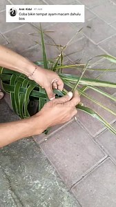 1M views · 5.8K reactions | Cara membuat tas tempat ayam (kiso) dari daun kelapa . Terimakasih request nya @arek kidul #tutorial #anyamandaunkelapa #kreasijanur #craft #tas #tasayam #idekreatif #fblifestyle #coconutleafcraft #kiso Pengikut Dewa Ayu Triana Dewi | Dwija PanJavas | Facebook