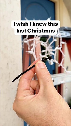 How I hang outdoor Christmas lights on a stucco house #christmaslights #diy #outdoorlights #stucco