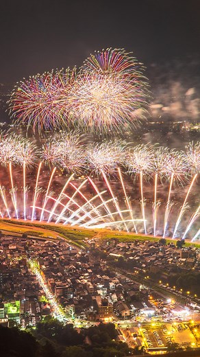 𝗥𝗲𝗼🎥𝗧𝗿𝗮𝘃𝗲𝗹 𝗝𝗮𝗽𝗮𝗻🇯🇵 | 🎆 岐阜の夜空を染める、清流の大輪 📍岐阜県・ぎふ長良川花火大会 / Gifu Nagaragawa Fireworks Festival, Gifu 長良川の清流を背景に咲き誇る、大輪の花火。 川面に映る光と、胸を打つ轟音が響き渡る夏の夜。... | Instagram