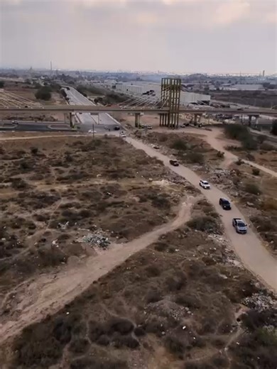 🚧🚗 ¡Más movilidad para San Luis Potosí! El Gobernador @rgc_mx anunció la continuación de la vía alterna del Eje 122 al Eje 140, una obra de más de 6 km que agilizará los traslados hacia la zona industrial. #RicardoGallardo #PotosíSinLímites #SanLuisPotosí #ElCambioQueSeVive
