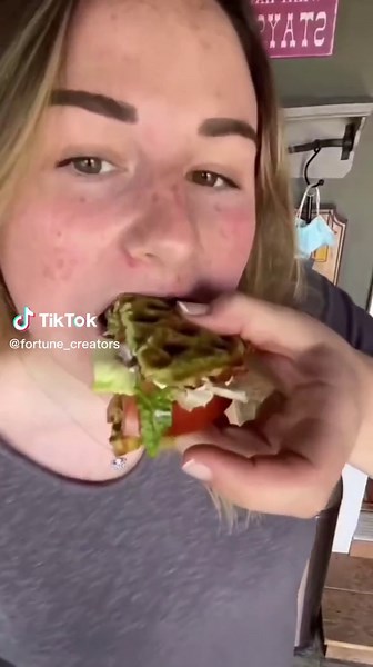 Say “YES” if you would eat this 🤤📸 @lowcarbstateofmind🥗 Get your FREE keto recipes cookbook 🎯>> Link in Bio @fortune creatorsRest assured, we know what it’s like to need low-carb keto recipes that don’t compromise on taste. That’s why I brought together this collection of my family’s favorites. All of these recipes were designed to be excellent keto options for you, while still making it easy to stick to your grocery budget.✅ Yummy and easy recipes✅ Family-friendly recipes✅ Quick preparation