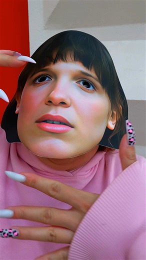 Eleven plays "Rock,scissors, paper" #cosplay #strangerthings #eleven #pranks #ruiva #funny #catwoman