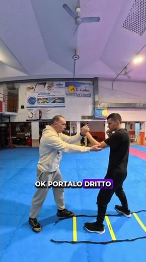 FIRST boxing lesson 🥊 Let's start with the JAB