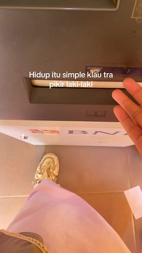 ATM Interaction: A Simple Guide to Cash Withdrawal