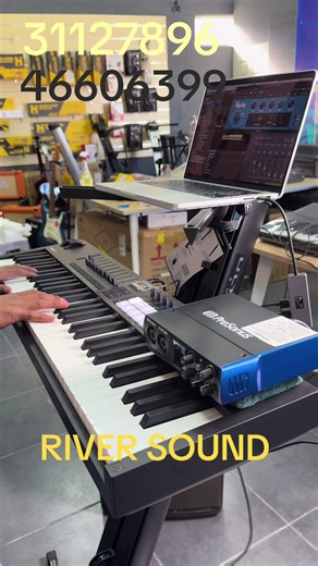 Combo de controlador launchkey y MacBook Pro 2017 #macbook #launchkey #novation