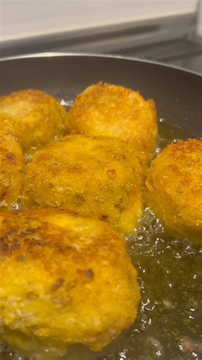 かぼちゃと玉ねぎの甘さだけで作る素朴などこか懐かしい【かぼちゃのコロッケ】 #料理 #今日の晩ごはん #かぼちゃレシピ