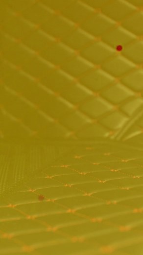 Deutschlands Nr.1 Maßangefertigte Auto-Fußmatten ✔️ Maßgeschneidert für ihr Pkw 🚗 ✔️ Rutschfest und sicher ✔️ Schützt deine originalen Automatten vor Abnutzung und Verschmutzung ✔️ Kinderleichte Reinigung ✔️ Große Auswahl an Farben WIR SIND DAS ORIGINAL SEIT 2005 Jetzt konfigurieren: matten-design.com/products/automatten | Mattendesign EU