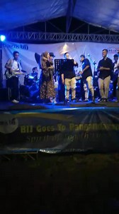 Bahtera Cinta Rhoma Irama Cover by Mumut , Icha & Karyawan BIJ support Viral by HdG Team Trip Planner & EO Pulau Jawa & Bali Musik : Nebula Subsribe Youtube Kami di : https://www.youtube.com/channel/UC-_r8xYT_L_fPexl8UtVpiQ Konsep Outbound Fun Games, Capacity Building saat Family Gathering dan Outing yg jarang dilakukan rombongan wisatawan di Indonesia. Ingat Gathering, Ingat 🇭 🇩 🇬! Meeting, Gathering dan Outing, Capacity Building, Rafting dan Offroad di Cikole Lembang Bandung, Pangandaran, Y