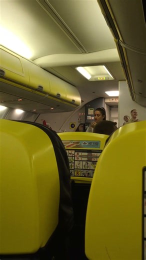 Ryanair Safety Demonstration #ryanair #cabincrew #boeing737 #flightattendant #safety