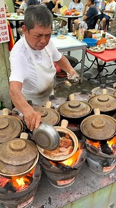 74K views · 14K reactions | Mouthwatering Best-Selling Claypot Chicken Rice 168 Claypot Chicken Rice https://maps.app.goo.gl/tzpxQWvhj7FpRXzN7 21, Jalan Kancil, Pudu, 55100 Kuala Lumpur, Wilayah Persekutuan Kuala Lumpur, Malaysia ⏰ 4pm open #chickenrice #reels #viral | Travelicious | Facebook