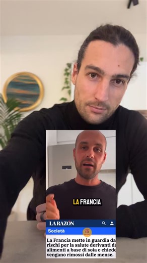 Dott.MATTIA PIERI on Instagram: "La soia è tra gli alimenti più consumati al mondo e solo noi occidentali ci facciamo problemi a mangiarla. “Guai, la soia abbassa il testosterone.” “Guai, la soia rovina la tiroide.” Poi però non ci facciamo problemi a consumare carni lavorate e bere alcol. C’è anche la questione del gusto: a molti non piace, e li capisco. Ma anche qui… mezzo mondo la mangia con piacere, forse perché sanno valorizzarla meglio e sono abituati a utilizzarla anche sotto forma di der