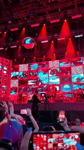My Chemical Romance - Mama (live pre-chorus and chorus)