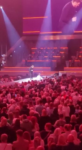 Watch the incredible moment Michael Buble brought a young boy on stage at his Glasgow show at the Ovo Hydro. The singer spotted Daniel's sign in the crowd which read: "It's my first concert, can I have a selfie?" How amazing 👏 | Glasgow Times