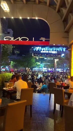 Khung cảnh bên ngoài sân khấu “countdown” tại thời điểm hiện tại. #saigon #2022