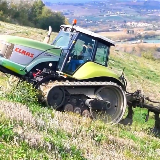 186K views · 2.1K reactions | It's a damn cool tractor廊 | Big Machines | Facebook