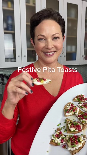 Festive Pita Toasts for Holiday Gatherings