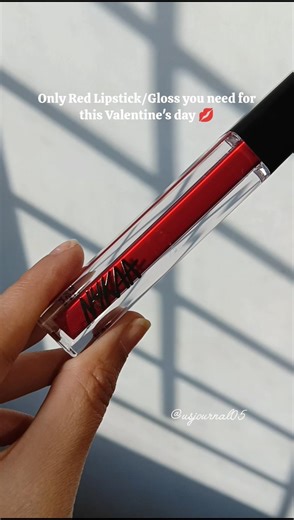 Perfect Red Lip Gloss 💋 #lipgloss #redlipstick #lipglossswatches #lipsticktutorial #shorts #makeup
