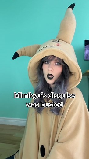A battle with Pikachu reveals Mimikyu’s true form #mimikyucosplay #pokemon #twitchstreamer #girlgamer