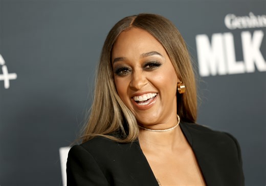 Tia Mowry sets the record straight on comments about twin sister Tamera
