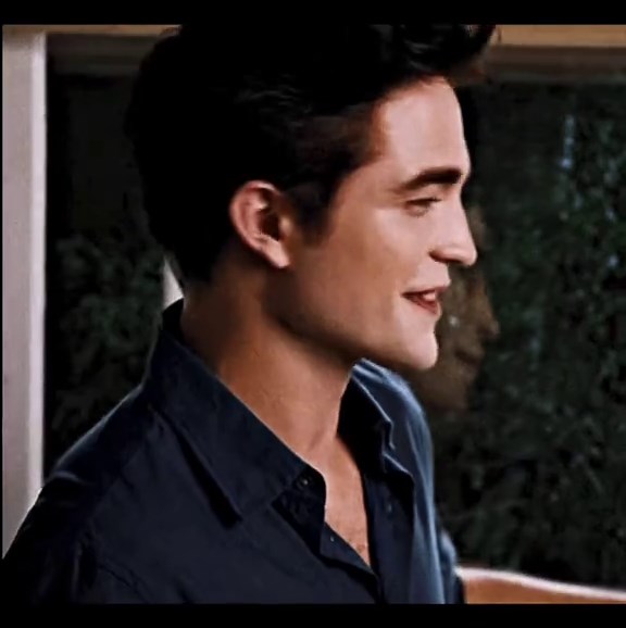 Twilight Saga: Bella & Edward's Iconic Romance