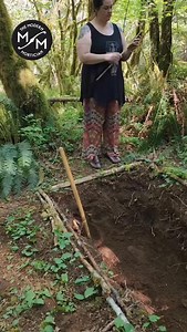 Let’s talk about how deep a green burial grave should be and why it matters. The sweet spot? About 3.5 to 4 feet deep. Why not 6 feet like the old saying? Because that’s too deep for natural decomposition. Here’s the science: At 3 to 4 feet, the body is in the aerobic soil layer, where oxygen-loving microbes thrive. These microbes break down the body naturally and efficiently, returning nutrients to the earth. Go deeper, like 6 feet, and it’s mostly anaerobic, meaning no oxygen. That slows decom