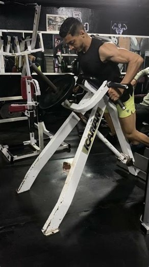T.bar row machine close grip