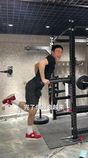 每天练习双杠，能量满满