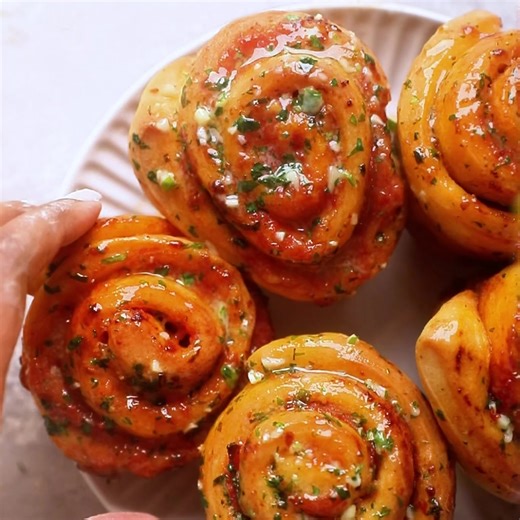 Give your next pizza night a fluffy, delicious twist with these Pepperoni Pizza Rolls! | Fleischmann's Yeast