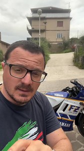 Tutti in Sella! Yamaha FZ 750 degli Anni ’80 – Il Missile Firmato Affari SbullonatiIn questo nuovo episodio, esploriamo una moto leggendaria degli anni ’80: la Yamaha FZ 750. Un vero missile su due ruote, con una cilindrata che promette emozioni forti!Scopri tutti i dettagli di questa moto iconica, restaurata e personalizzata esclusivamente dal team di Affari Sbullonati. Un mix perfetto di design vintage e potenza pura, che non mancherà di far impazzire gli appassionati di moto d’epoca e restaur