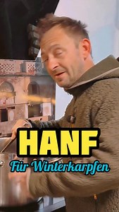 🎣 Winter-Karpfen lieben Hanf! ❄️ Hanf ist für mich einer der besten Köder im Winter. Die kleinen Partikel werden von den Karpfen super gern gefressen und halten sie lange auf einem kleinen, kompakten Futterplatz. ⚠️ Wichtig: Weniger ist mehr! Hanf hat einen hohen Ölgehalt und kann schnell sättigen. Deshalb mische ich ihn nur sparsam unter meinen Wintermix. 👉 Ich bereite mir dafür kleine Portionen vor – wie genau, zeige ich euch im Video. Viel Spaß beim Nachmachen und lasst die Küche sauber 😄 