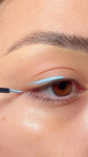 Rendi il tuo sguardo super colorato 🌈😍!! Utilizza i nostri eye-liner Vivid Brights disponibili in 9 vivaci colorazioni matte! Colora poi l’interno dell’occhio con le nostre matite Epic Wear, disponibili in 28 diverse tonalità altamente pigmentate 🤩 Ti aspettiamo sabato 29 Giugno per marciare insieme al Milano Pride🏳️‍🌈 Sfoggia per l’occasione un make-up super colorato con @nyxcosmetics_italy ! Scegli i prodotti che preferisci su www.nyxcosmetics.it e in store 💖 #nyxcosmetics #nyxcosmeticsi