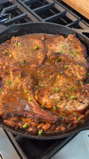 BRITSCOOKIN | Aunt Patsy’s Pork Chops with Pinto Beans! ✨ Ingredients • 1 ½-2 lbs bone-in pork chops • 2 cans seasoned pinto beans I used trappeys... | Instagram