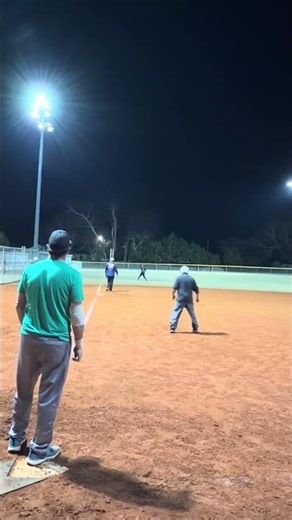 Line shot that turns into ITP HOME RUN!! #slowpitchsoftball #softball #baseball #homerun #PSE