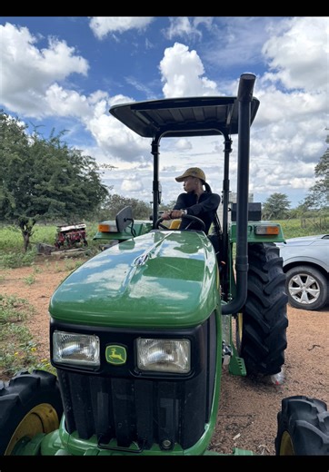 This is what happens when a city girl goes to the farm 🥲