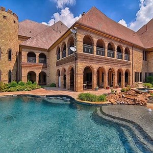 715K views · 675 reactions | For just $3,950,000, you could live like royalty in this Texas home. See more: https://trib.al/Bym0Luk | Southern Living | Facebook