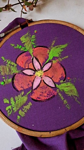 9.3K views · 33 reactions | "Diving into DIY metallic magic! ✨ Used old fabric colors to craft my own shimmering palette – because creativity knows no boundaries!  Sharing the love with a simple yet stunning flower painting using a fan brush.  Swipe, blend, and create your own metallic wonders! ️✨ #diy #metallicmagic #fanbrushfriday | Kavi Art Studio | Facebook