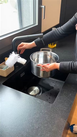 Elevate your kitchen’s look and air quality with a downdraft extractor #interiordesigner #dublin #ireland #goodbrotherkitchen #kitchendesign #hob | Good Brother Kitchens | Facebook