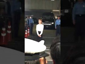 吉澤ひとみ被告が保釈 ８秒ほど頭を下げ「深くおわびいたします」