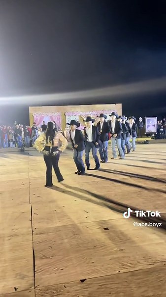 Kassandra’s surprise dance 🫶🏼💕 #huapangos #absboyz | dance