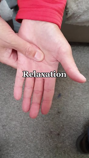 Hand Reflexology for Relaxation.For a FREE Hand Reflexology Chart visit www.reflexologyuk.org#reflexion #reflexology #reflexologist #reflexologyuk #teresarich #hand #treatment