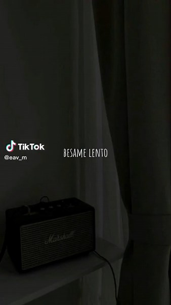 Bésame Lento: Una Canción de Enamoramiento