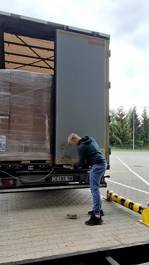 Loading Cargo Truck with Sealed Boxes: A Quick Guide