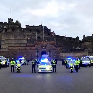 👏👏👏👏 People all over the country gathered to applaud those working to beat coronavirus! #ClapForTheNHS #ClapForCarers #ClapForOurCarers #coronavirus | BBC Scotland News