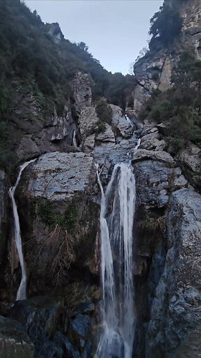 Les jolies découvertes. Cascade de L'Ucelluline. Santa-Maria di poghju. #agirandulona #rivière #cascade #montagne #mycorsica | Blanche Manzagol