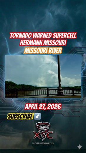 Crossing into the danger zone. Tornado-warned supercell over Hermann, MO! 🚨 #Tornado #HermannMO